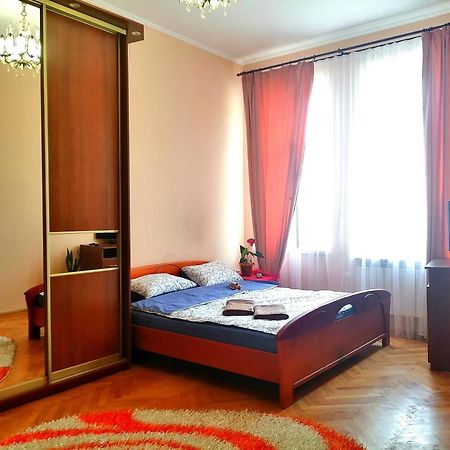 Flat On Sheptytskykh Apartment Lviv Ngoại thất bức ảnh